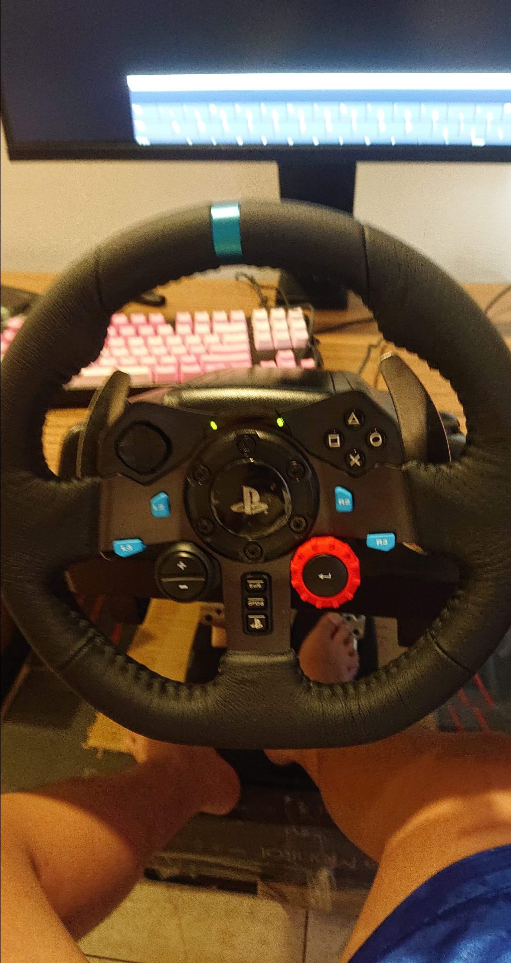 Trải nghiệm tồi tệ nhất từng gặp, lỗi led, mở hộp thấy 6 con ốc ở phần logo bị xước, trả hàng bị hold đến cả tháng, mua từ 9/9 dùng được 2 ngày xong gửi đi check lỗi, đến hôm nay gọi cho Nguyễn Vũ Store thì ông nv kia trả lời như kiểu cho có. thôi thì coi như bước đi này sai vậy =)))
clip *** hiện rõ cái lỗi mà vẫn k chịu hoàn trả, đòi khách gửi đi kiểm trả lần 2. Lần 2 thì chắc thêm 1 tháng nữa.