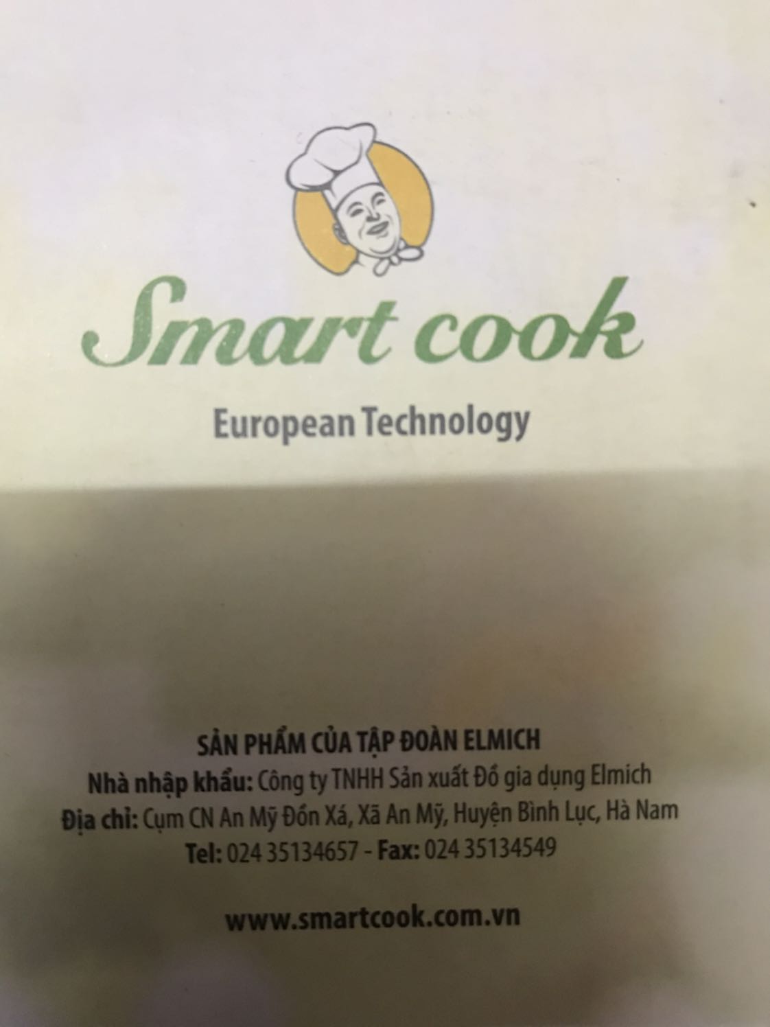 Sản phẩm nhỏ xíu, 2.5l nhưng chỉ nên dùng ở mức 2l thôi, bạn nào nhiều nhu cầu hơn thì nên chọn size khác. 
Chất khá mỏng, hi vọng dùng không bị vấn đề gì, đựng nước nóng nên cũng hơi sợ. 
Smartcook là 1 thương hiệu con của Elmich nhé, hi vọng là chất lượng được như đồ của Elmich