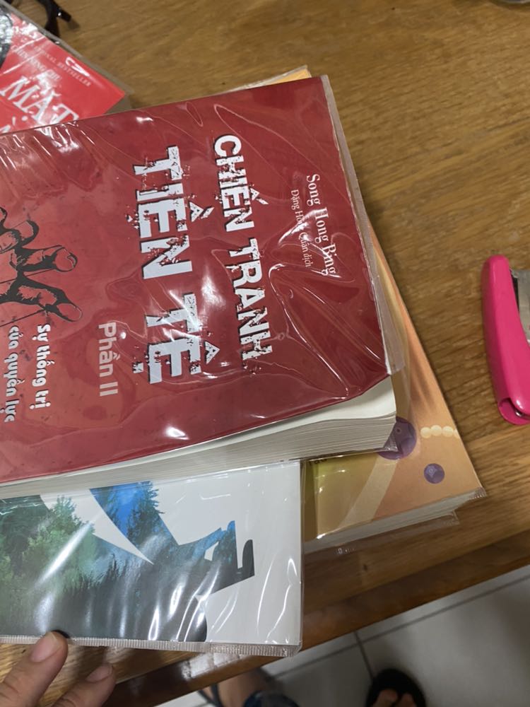 Sách hay nhưng bọc sách khá là kém