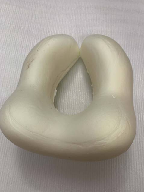 Gối êm lắm nha, ngủ như chết không muốn thức luôn. Sẽ mua nữa.

Update: đã mua lần 2 sản phẩm này. Phiên bản màu xám có chất lượng tốt nhất nha mọi người (hình). Xốp có độ đàn hồi cao giúp nâng đở tốt hơn, không gây cảm giác xẹp lép.