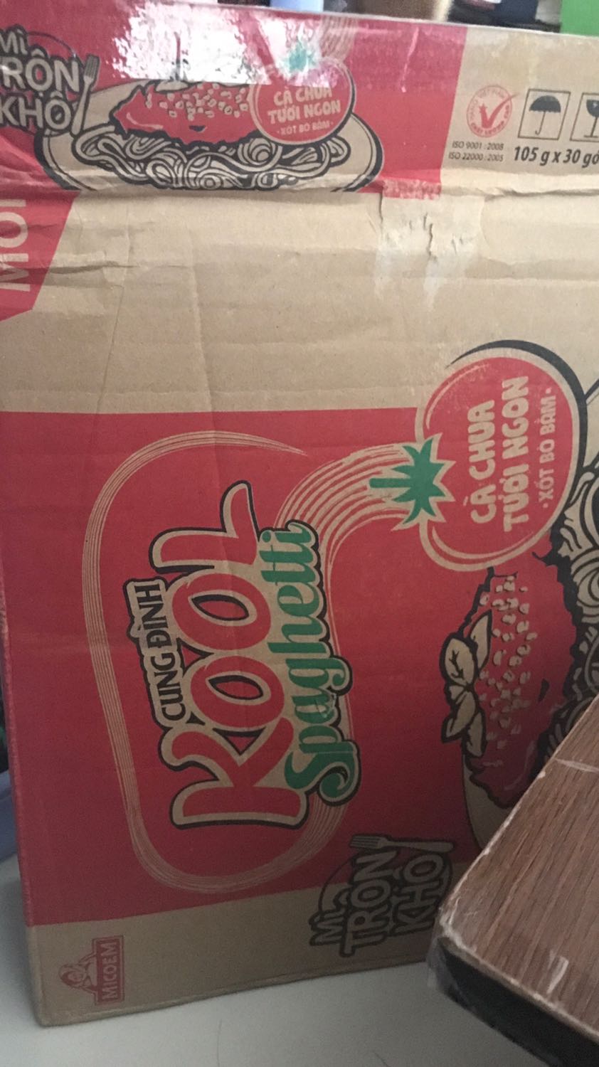 Mình nhận được hàng vào ngày cuối tuần, đợi giao hàng hơi lâu xíu, shipper dễ thương :)