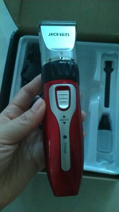 Tông đơ có kèm lược, chổi vệ sinh, dầu tra. Dùng thử thấy tốt. Giá hợp lý.