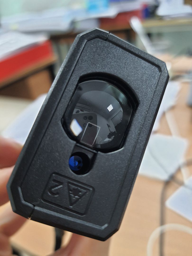 máy nhẹ nhàng, cầm chắc chắn, đo nhanh, chuẩn, pin thay bằng pin AAA, dễ dùng