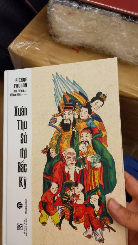 Bìa dày, chất giấy phê, nội dung chưa đọc song cảm quan của tôi là hài lòng, đó là chưa kể tới những hình hội hoạ bên trong mang tính trừu tượng. Một tác phẩm có tính khảo cứu đáng giá
