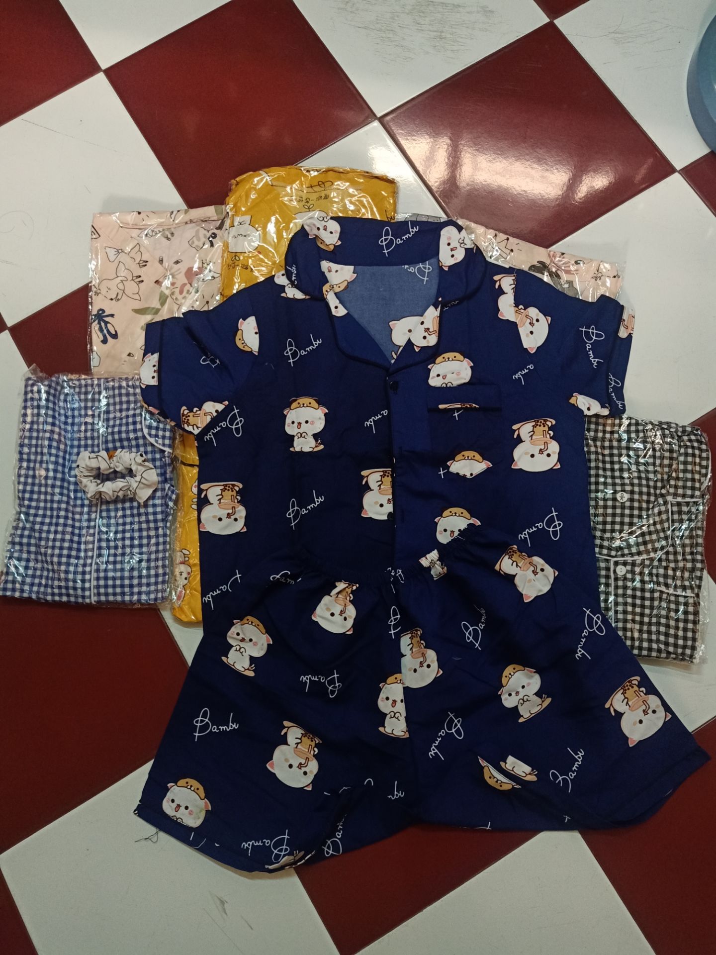 Hàng được như hình, hàng ko có đường may, chỉ vắt sổ