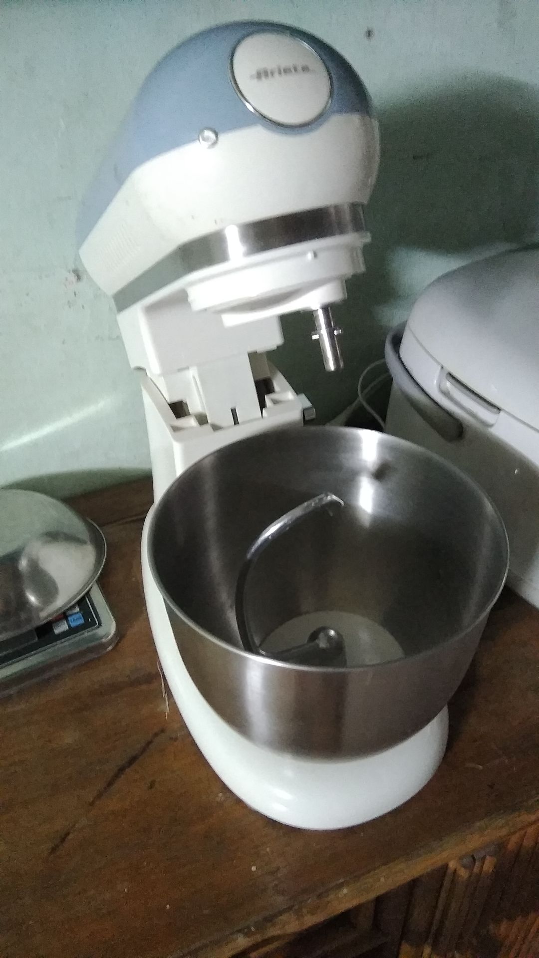 Đánh bột khó tới lắm , khi dùng ít bột.