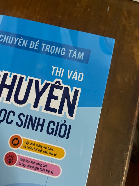 Giao chậm hơi ngày dự định 2 ngày và hơi mốp gáy sách