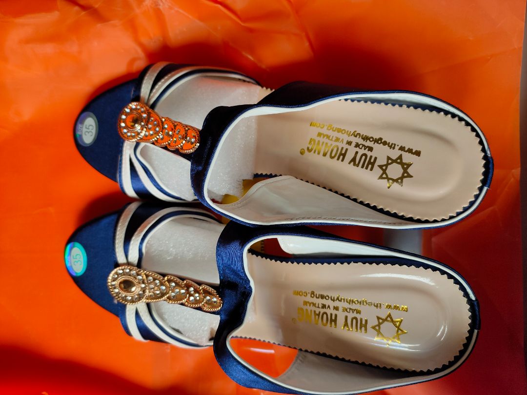 Guốc đẹp, giống hình... đường may đẹp.. rất tốt. Sẽ tiếp tục ủng hộ shop