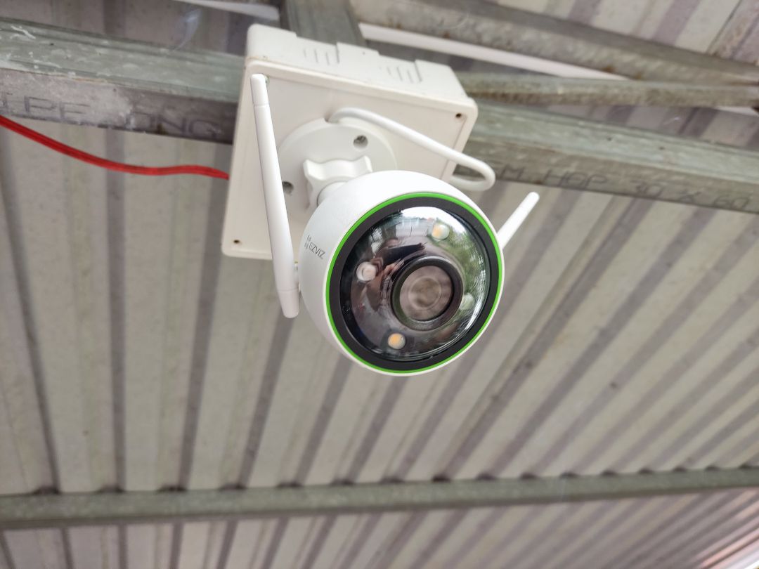 https://youtu.be/jSDAt7X2mS8
Giá thành rất tốt trong dòng camera ngoài trời của hãng Ezviz mà lại có màu ban đêm , mình để link phía trên cho bà con nào cần tham khảo nhé !