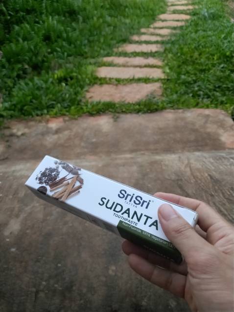 Kem đánh răng mùi thảo dược rất dễ chịu, cảm giác natural, sạch miệng, shop tư vấn nhiệt tình