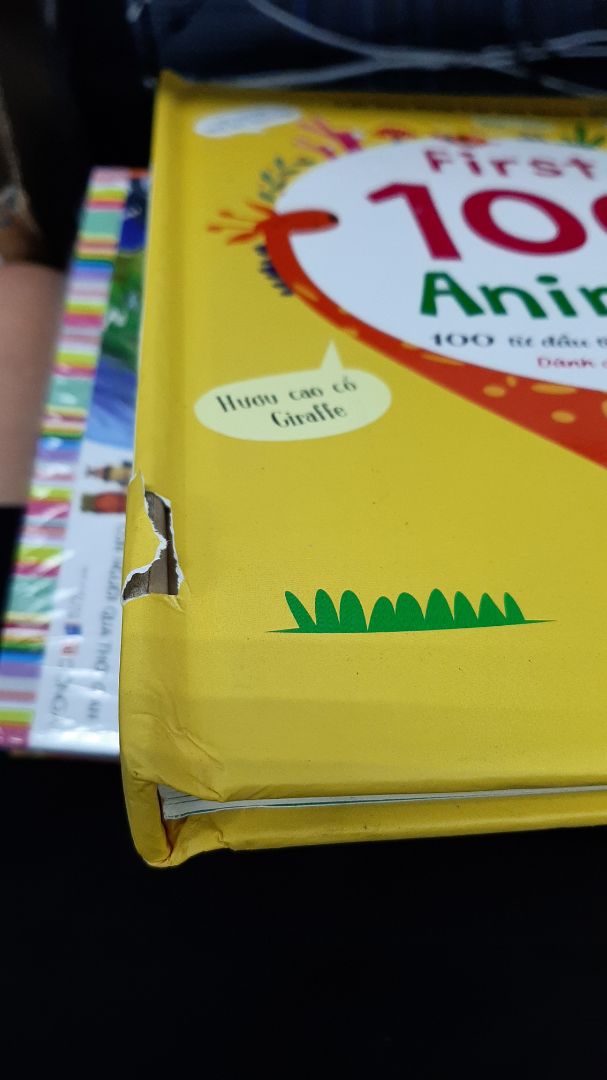 sản phẩm đầu tiên thấy vô cùng thất vọng với tiki trading, quyển đầu mua bị rách, đổi quyển 2 vẫn như sách cũ bìa bị bụi và được mở nhiều. quá thất vọng cân nhắc có tiếp tục mua tiki nữa k