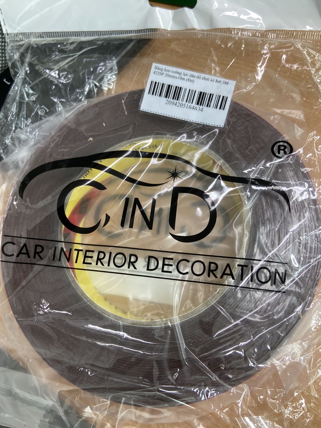 1 Giao hàng nhanh 

2 Nhưng băng keo dán không dính lắm, không chắc như băng keo 3m đã từng mua. 

3. Trên cuộn cũng không có chữ 3m. Đây có phải hàng chính hãng ko?