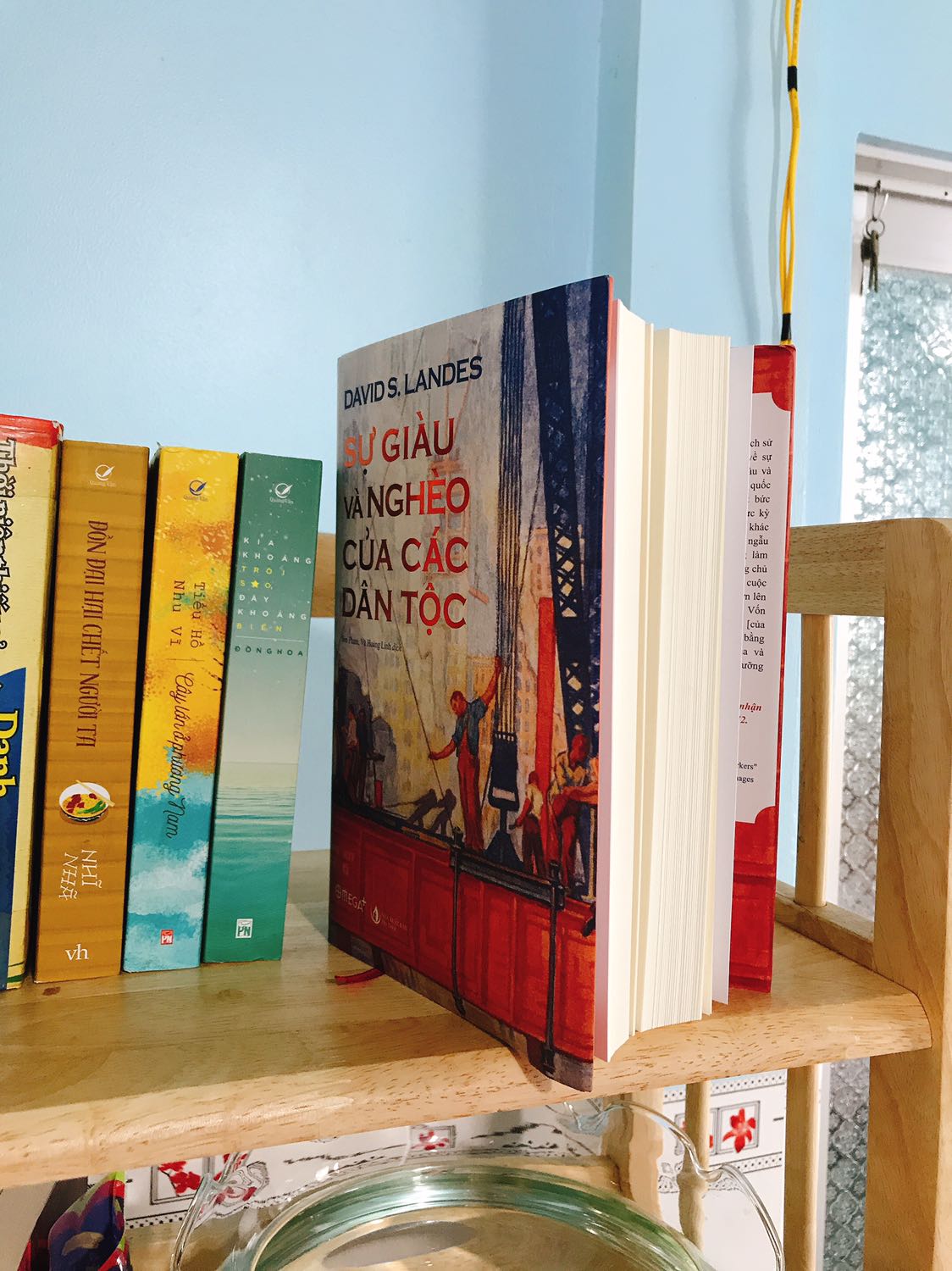 Đơn hàng đầu tiên của năm mới. 1 quyển sách cung cấp kiến thức đồ sộ của Omega. Sách mới cóng shipper thân thiện. Đọc xong mình sẽ chi tiền tiếp cho Omega vì cái tâm làm sách quá đỉnh luôn ???