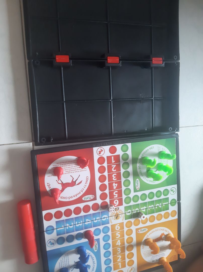 đồ chơi đẹp,đóng gói cẩn thận. Hơi dễ gãy khúc gấp bàn cờ đồ chơi đẹp,đóng gói cẩn thận. Hơi dễ gãy khúc gấp bàn cờ