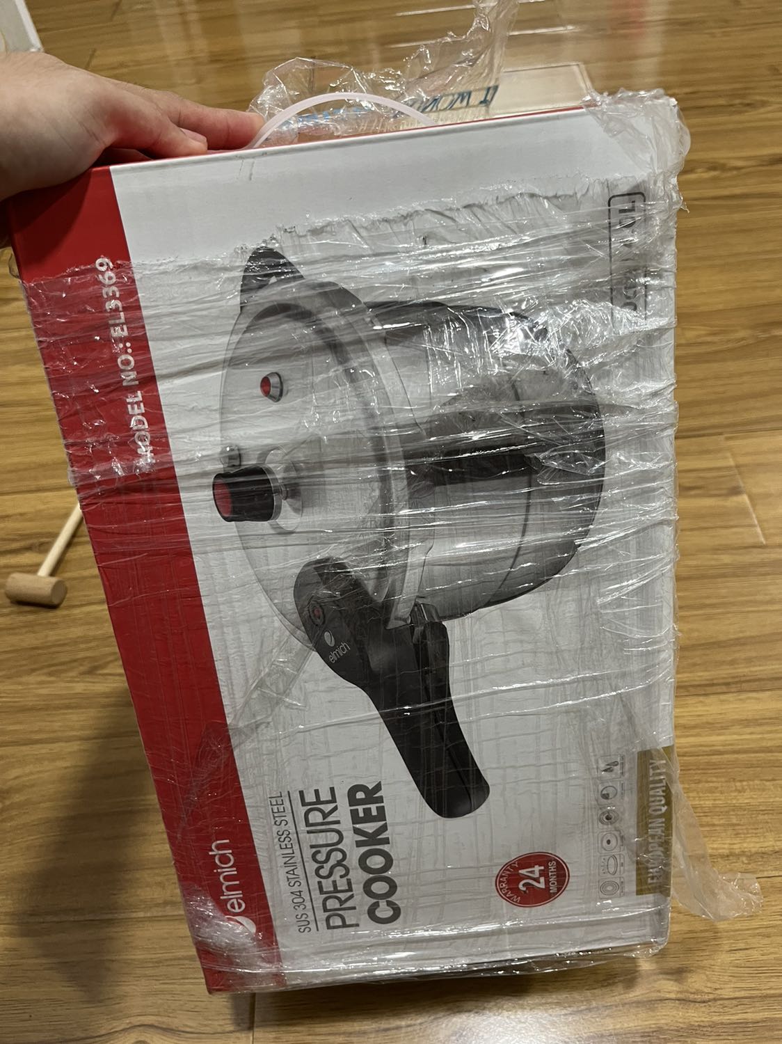 Rất hài lòng, mình chọn nhầm size 20 hơi nhỏ nhưng gđ 4 ng ăn đủ rồi. 
Nấu nhanh, gọn lẹ, nước hầm trong vắt ko đục. Và hình bên dưới là món đầu tiên: Hủ tiếu xương hầm trong 15p. Tuyệt vời