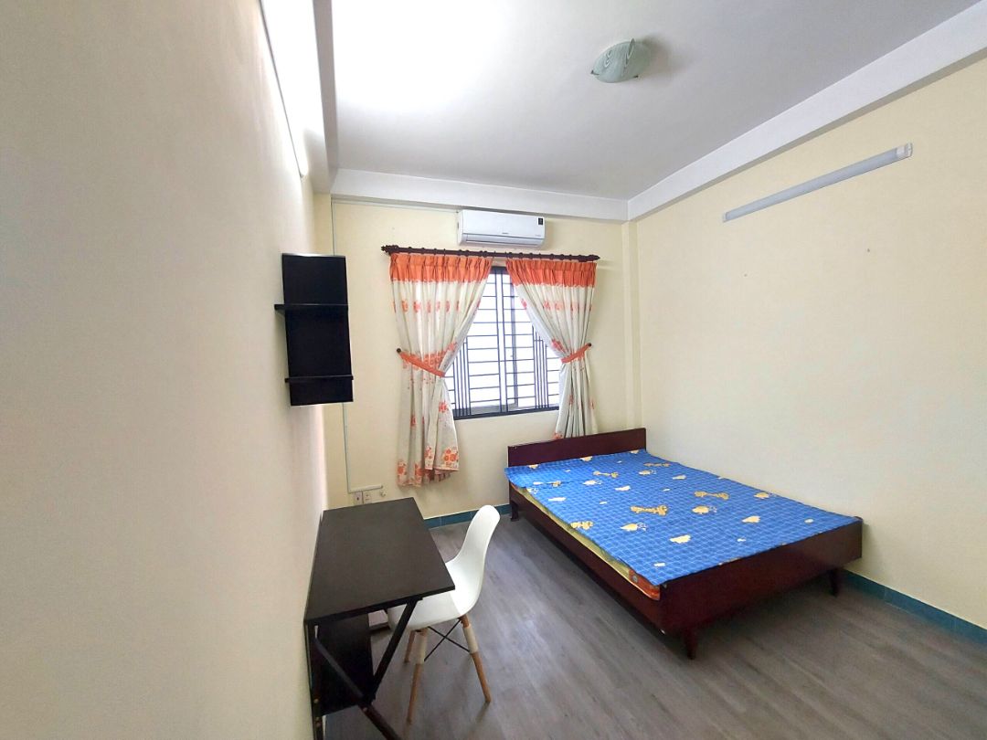 Bàn lắp ráp dễ dàng. Giao hàng nhanh. À mình đang cho thuê phòng trọ siêu đẹp ở Tân Bình. Bạn nào có nhu cầu mướn phòng như hình. liên hệ mình nha: ***