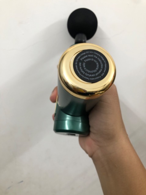 Bán máy đã trầy xước, không hộp giấy, chỉ có khay nhựa quấn màng nilon. Tóm lại là bán hàng đã sử dụng rồi.