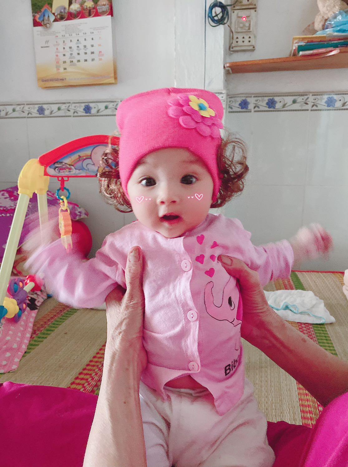 Vải len dầy dặn, mau sac tuoi sang, bé đội rất dễ thương