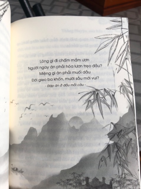 Giao hàng nhanh, đọc rồi mới thấm được tình cảm của nhân vật và lời văn của tác giả, câu chuyện không dài cũng không ngắn nhưng mang đầy tình người và sự chân chất qua lời văn của chị❤️❤️