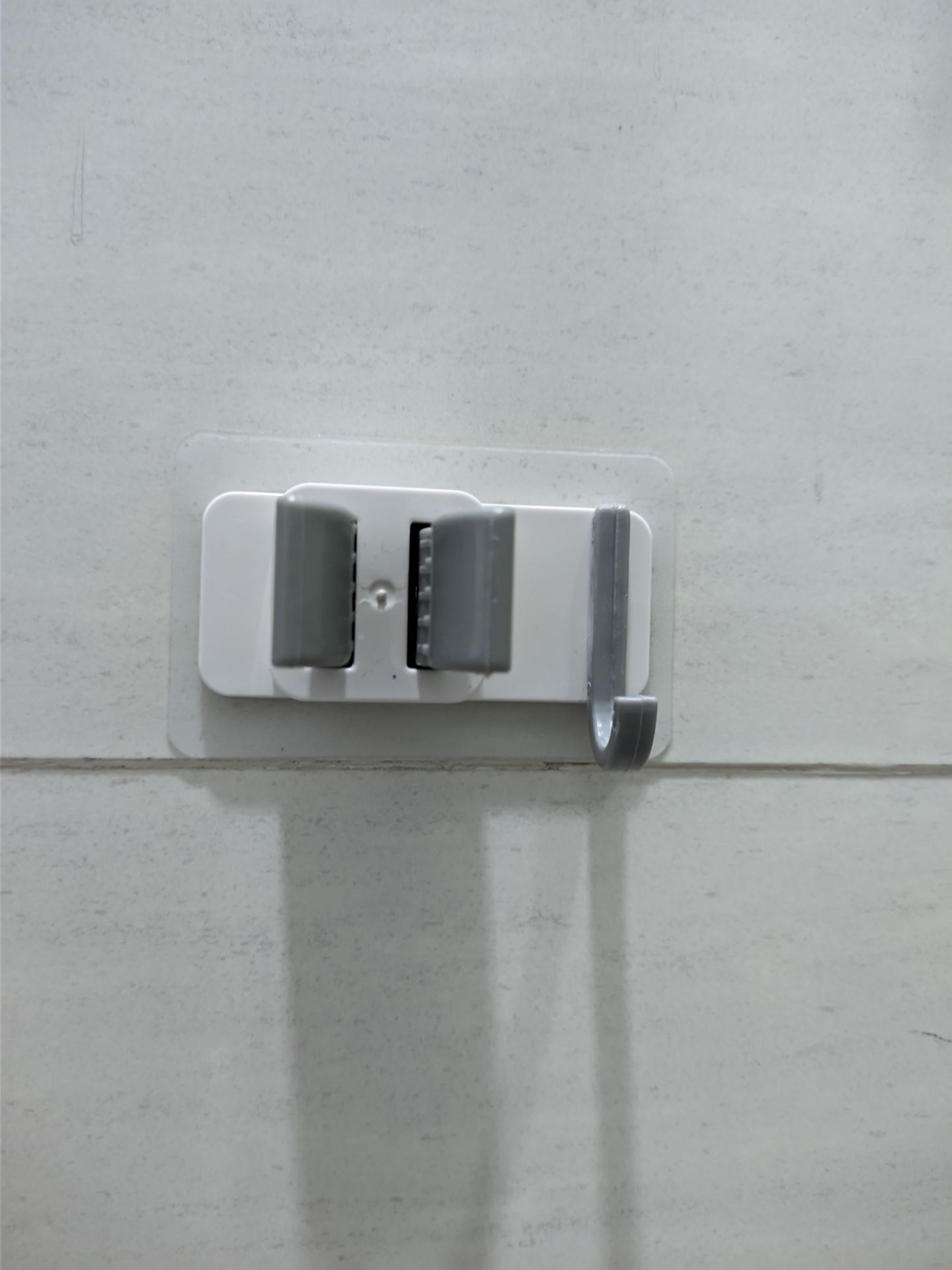 Hộp đựng nhỏ nhắn, có đầy đủ thông tin và hướng dẫn sử dụng chi tiết.
Sản phẩm hoàn thiện tốt, thiết kế đẹp.