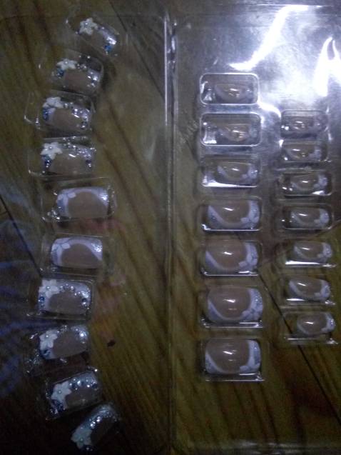 khác mẫu hoàn toàn, kiểu chỉ có một bên, móng gắn cũng không vừa, hoàn toàn không thích về shop, nhân viên giao hàng, lẫn sản phẩm. muốn trả sản phẩm. khác mẫu hoàn toàn, kiểu chỉ có một bên, móng gắn cũng không vừa, hoàn toàn không thích về shop, nhân viên giao hàng, lẫn sản phẩm. muốn trả sản phẩm.