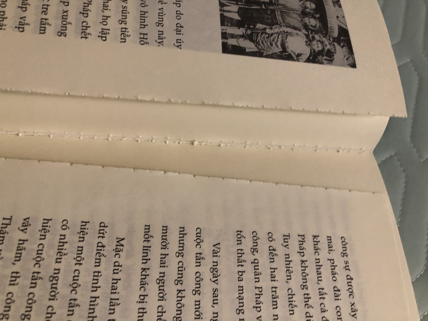 Trang sách bị rách rời ra khi đọc rất khó chịu…