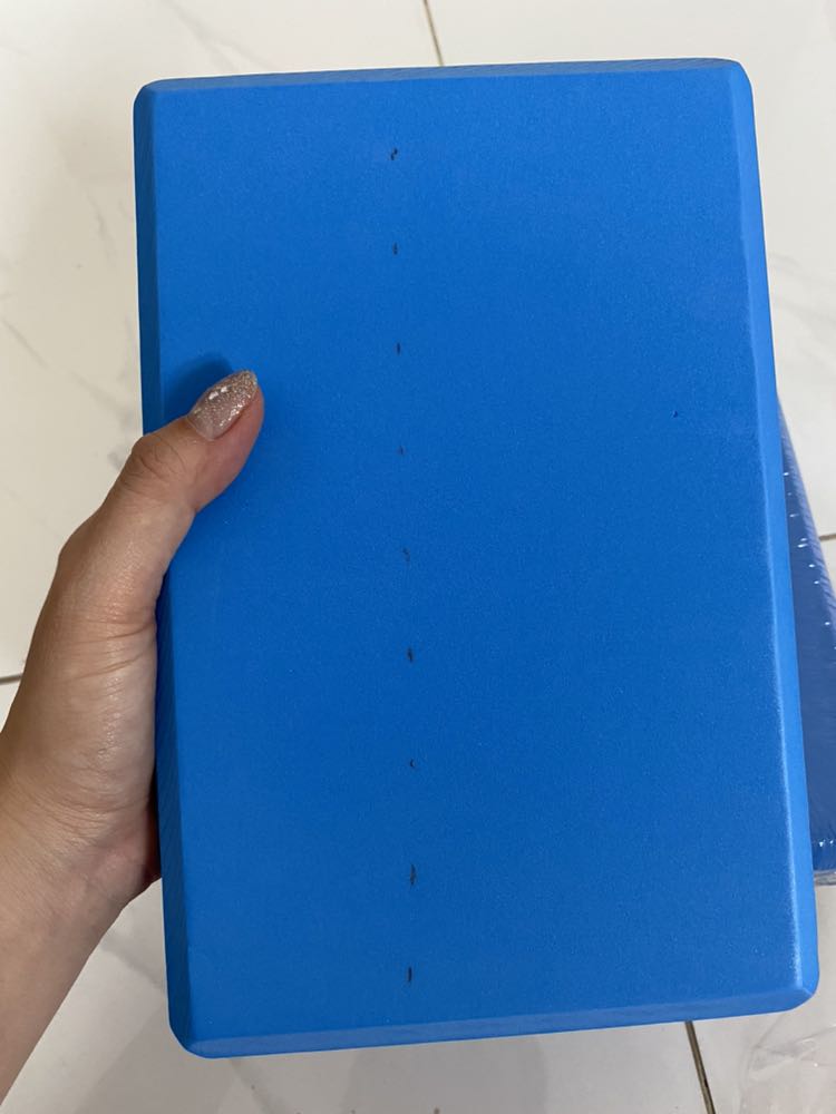 Shop k kiểm tra kĩ. Một viên bị lỗi nên 4* thôi nhé Shop k kiểm tra kĩ. Một viên bị lỗi nên 4* thôi nhé