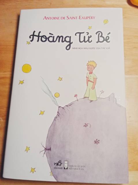 Có thể nói đây là một trong những cuốn mang chất giấy đẹp, cứng cáp và dày dặn nhất mà mình có. Nội dung bên trong được minh hoạ sinh động, chi tiết, nhiều màu sắc, rất thích hợp với các em nhỏ. Recommended mọi người nên mua nhé!