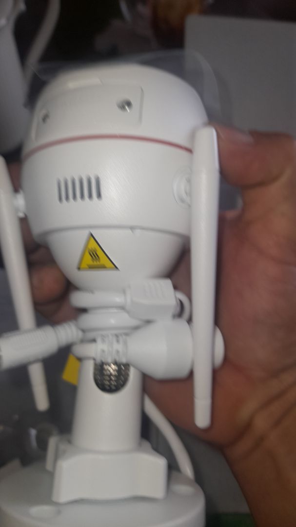 trên ghi tặng kèm theo thẻ nhớ mà giao thì ko có ko thành thật rùi