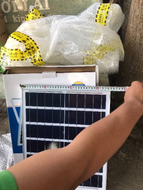 Giao hàng ko đúng kích thướ c tấm pin,đổi lại cho mình nhé.kich thuoc quang cao la 600x350,kich thuoc thuc nhan la 450x350