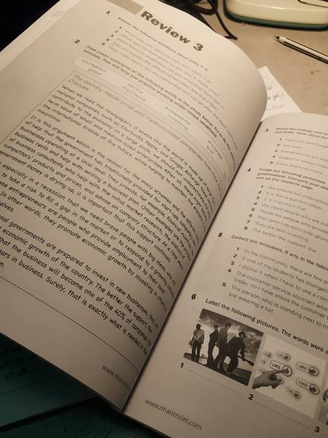 giao hàng chậm do dịch thì có thể thông cảm
nhưng đóng gói hàng quá chán khiến sách bị gãy
sách hình như là sách in hay sao í
hơi thất vọng :((((