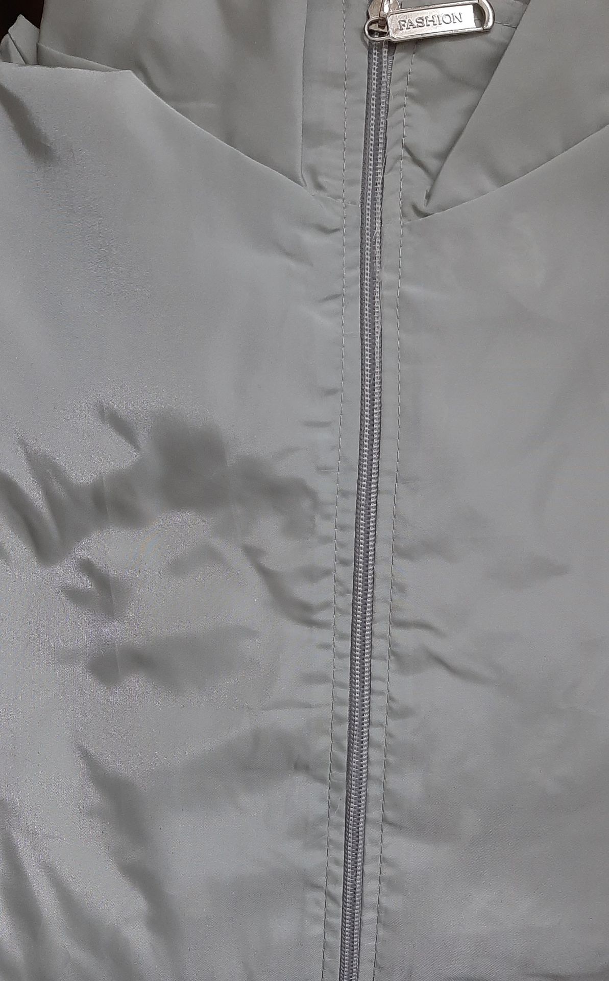 vừa nhận áo khoác hôm qua . mặc dc 1 ngày rồi mới lên nhận xét . áo mặc ok lắm .m6 size L ok vừa dáng mình . có túi nhiều 2  túi ngoài khóa kéo . ok hài lòng cho shop vs tiki 5 sao