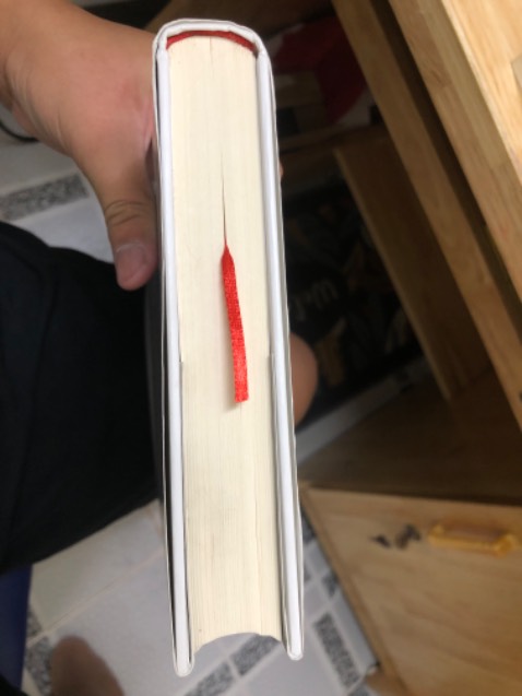 Lần này mình mua khá nhiều nhưng shop đóng hàng ko có cái j bọc cả để tránh hư hỏng sách nên quyển ở cuối bị hư hỏng nặng và nhìn như là quyển cũ vậy những người yêu thích sách như mình sẽ ko thích điều này khi bỏ tiền ra mua sách mới mà lại nhận về sách bị hư hỏng và cũ