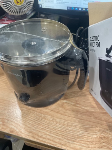 Đã xài nồi này mấy năm nay ở chỗ làm rồi,nay mua thêm về nhà sử dụng tiện lắm, mau sôi nấu nhanh mì hay nấu canh luộc trứng đều gọn.