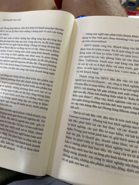 Một cuốn sách nhảm nhí, lan man, nội dung dịch ra từ tiêng anh chung chung không ra một thể thống, ý tưởng nào cả. Tuy nhiên sách thì đẹp, bìa cứng chỉn chu, giấy đẹp. Chất lượng bìa giấy 5 sao, nội dung 1 sao. Phí tiền