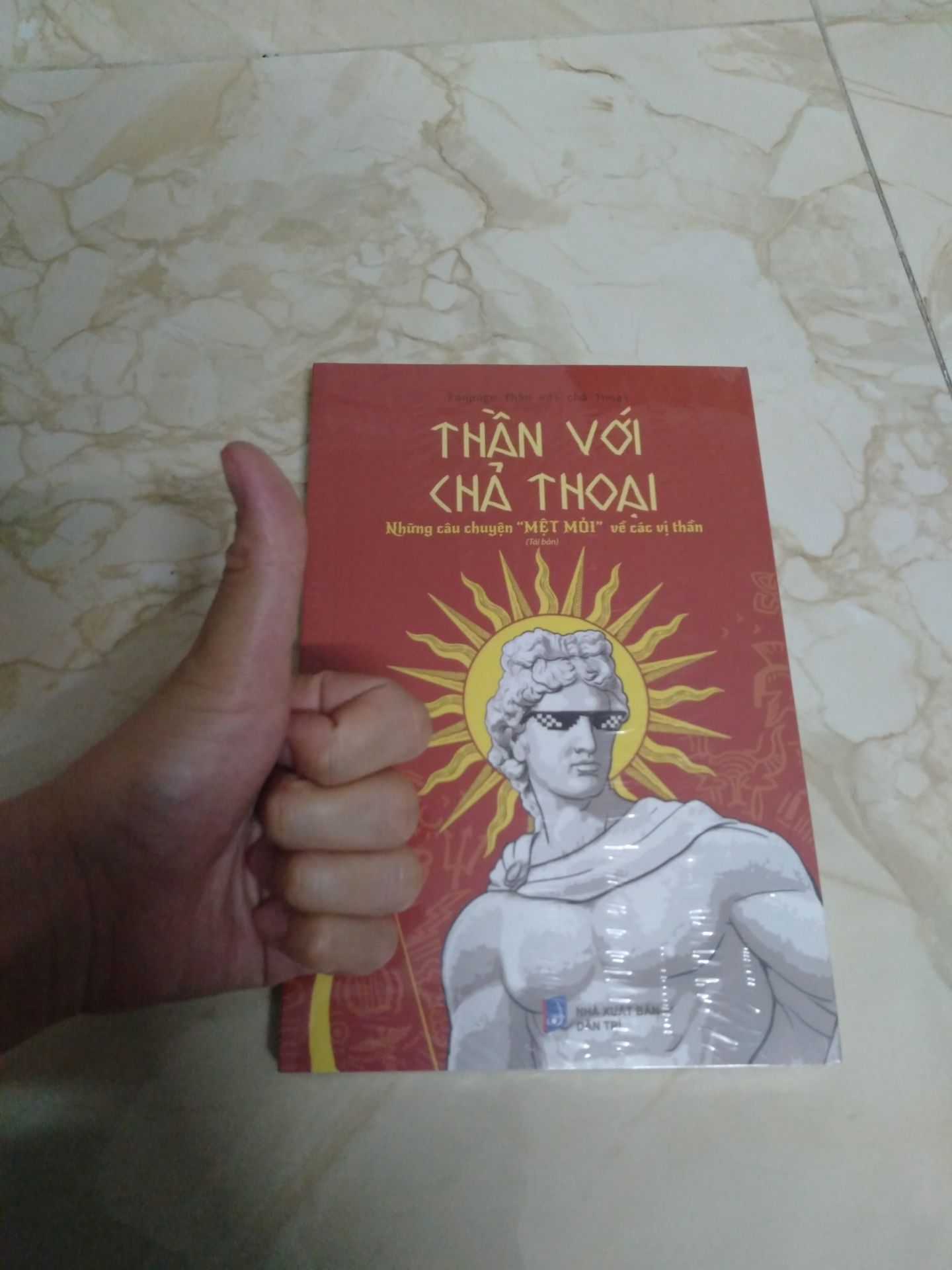 Sách giao nhanh, bìa đẹp lắm, đc bao lại khá cẩn thận. Mình chưa đọc nhưng theo *** cũng khá lâu ùi nên cho trc 5 sao uy tín :))) Lỡ đọc mà ko hạp thì ăn vạ sau :)))