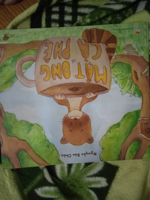 sách ít chữ con dễ hiểu, đầu tiên mình nghĩ sao nó đơn giản quá. nhưng mà như vậy bé lại rất nhớ và chăm chú nghe