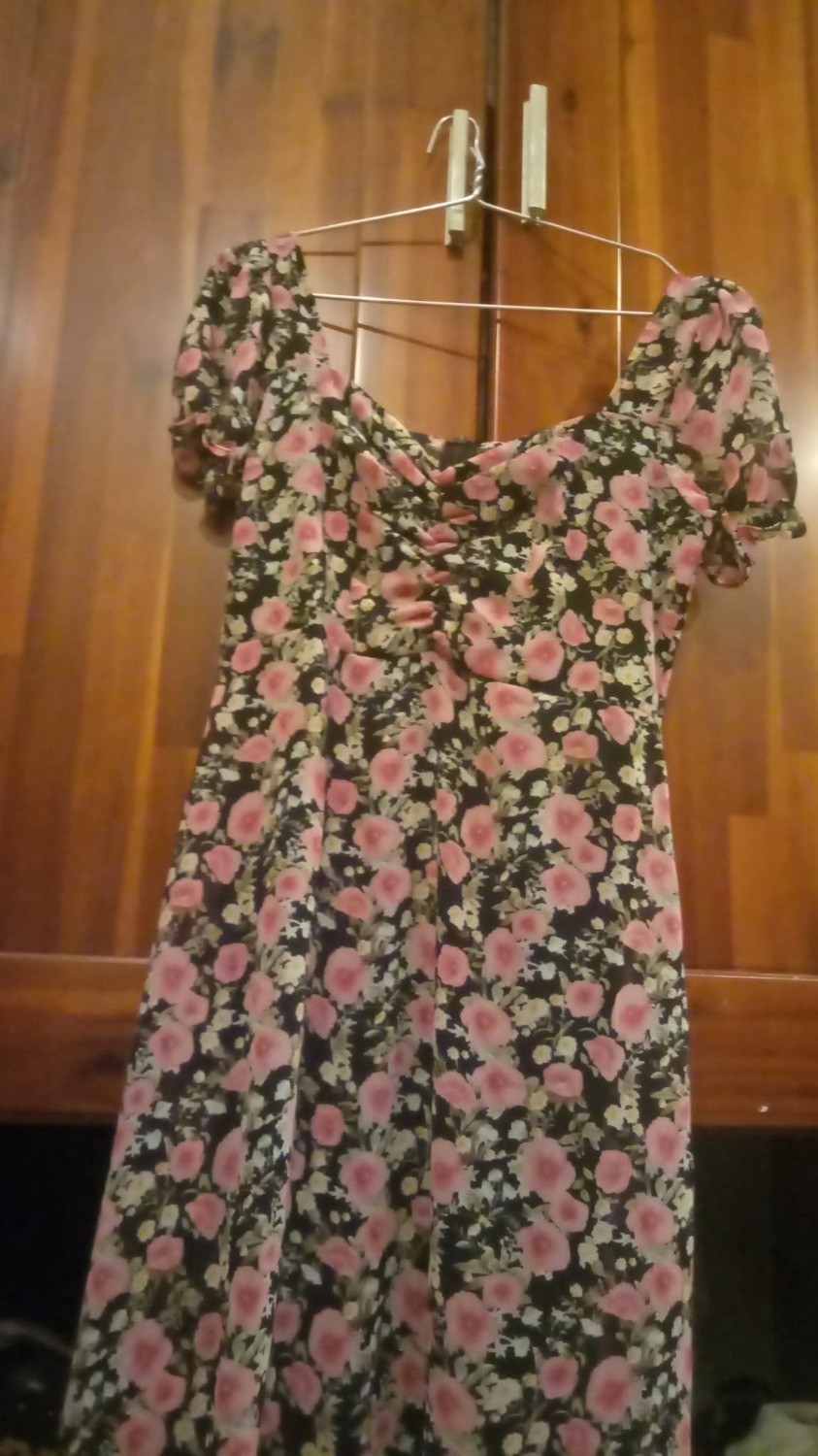 dam kg giong nhu hinh, qua that vong , hoa to kg dep,mac vao gia xau va rat la que nua,  minh mua dam Tiki rat nhieu lan nhung sau khi mua chiec nay co le ...