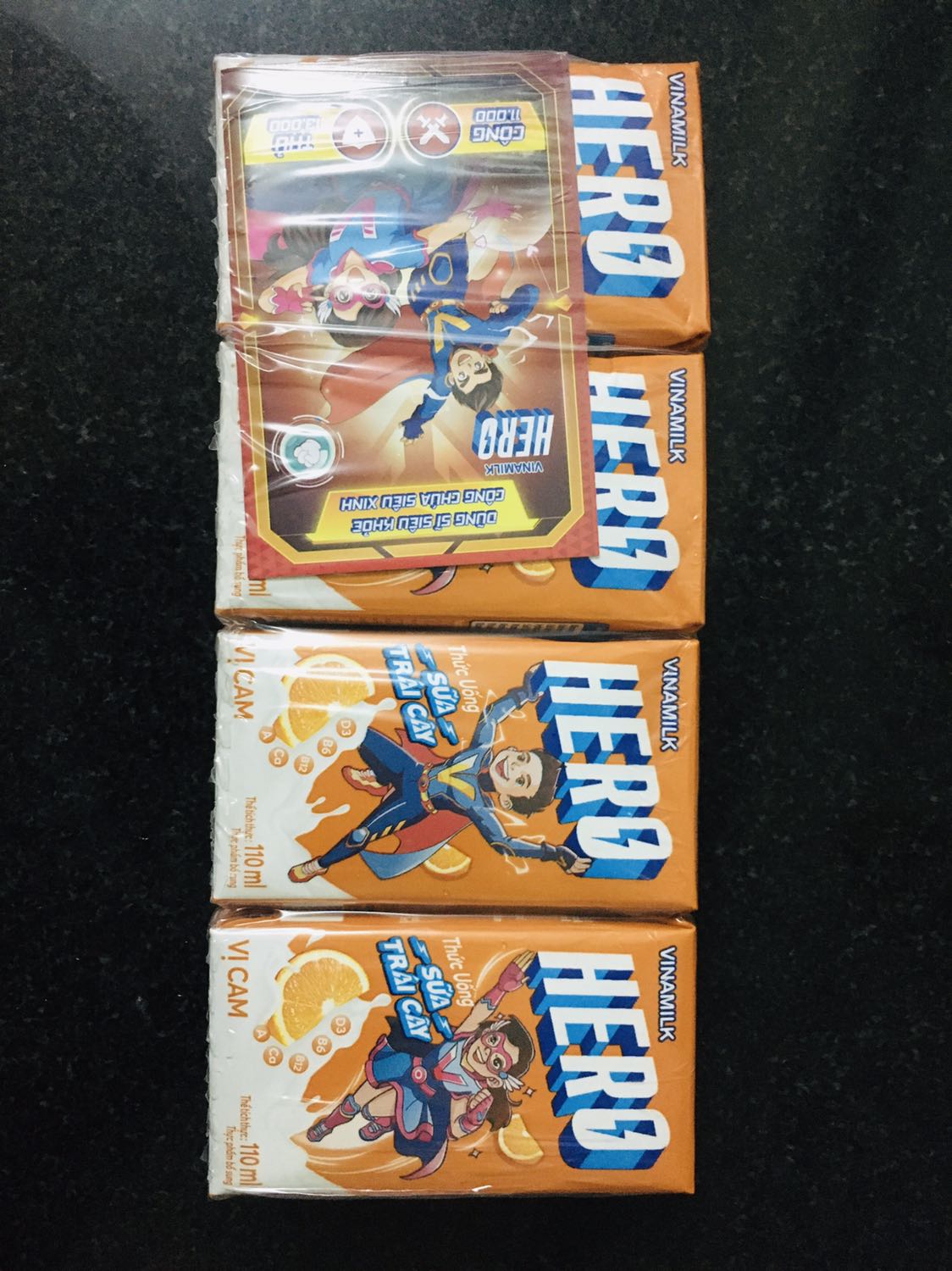 Mình mua đc giá km tương đối rẻ, tính luôn phí giao hàng thì mỗi lốc giá 15.500. Giao hàng nhanh, hạn sử dụng trong vòng 6 tháng, có thẻ bài cho bé chơi.