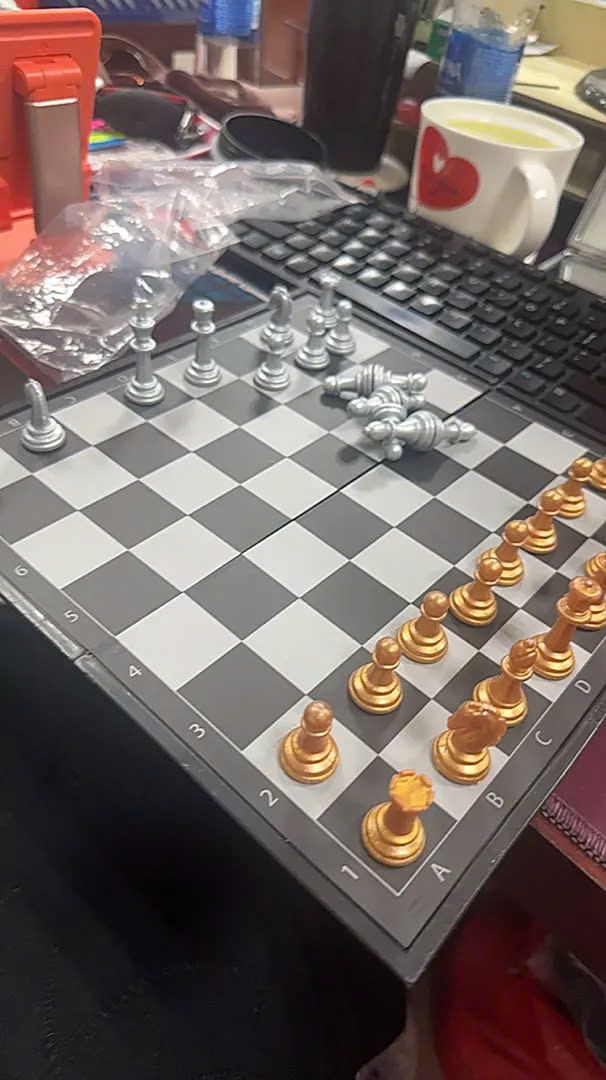 Nam châm hít tốt , quân cờ sắc nét . Phục vụ chu đáo , giao hàng nhanh nữa nên mình rất thích nè