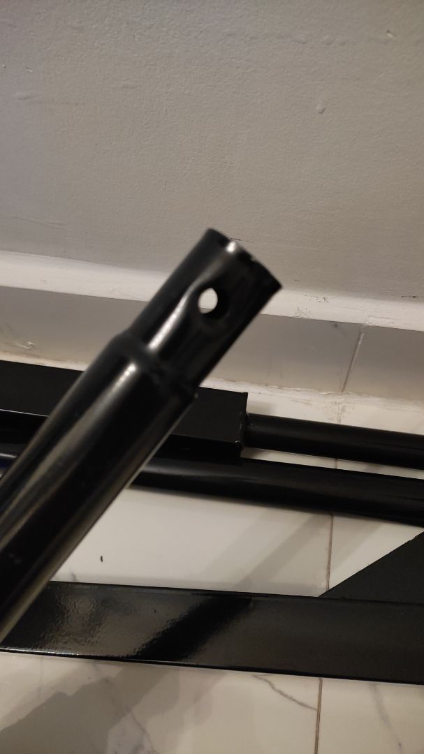 Giao hàng đúng hẹn, có tặng kèm bóp tay thể lực, sản phẩm xà đơn chắc chắn. 5 sao. 
nhân tiện, mình thấy các review kia ghi thiếu ốc và mình cũng bị thiếu 2 ốc C M6 x 12 (có thể mua rời ở tiệm đồ điện đượcnnha các bạn).