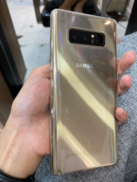 Ốp mỏng nhẹ cầm chắc tay, ôm sát viền đt lên phía cạnh cong bo luôn, đã từng mua rồi dùng cả năm luôn nhưng hơi ngã vàng rồi nên thay áo mới cho năm mới nè. Giao nhanh gói kỹ, shipper nhiệt tình vui vẻ thân thiện, thanks all