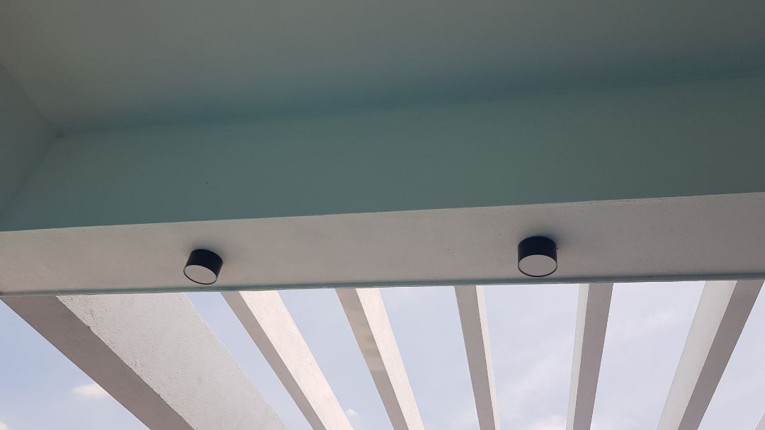 đèn dày dặn, phụ kiện đầy đủ. Giao chuẩn đơn. Nói chung đáng mua