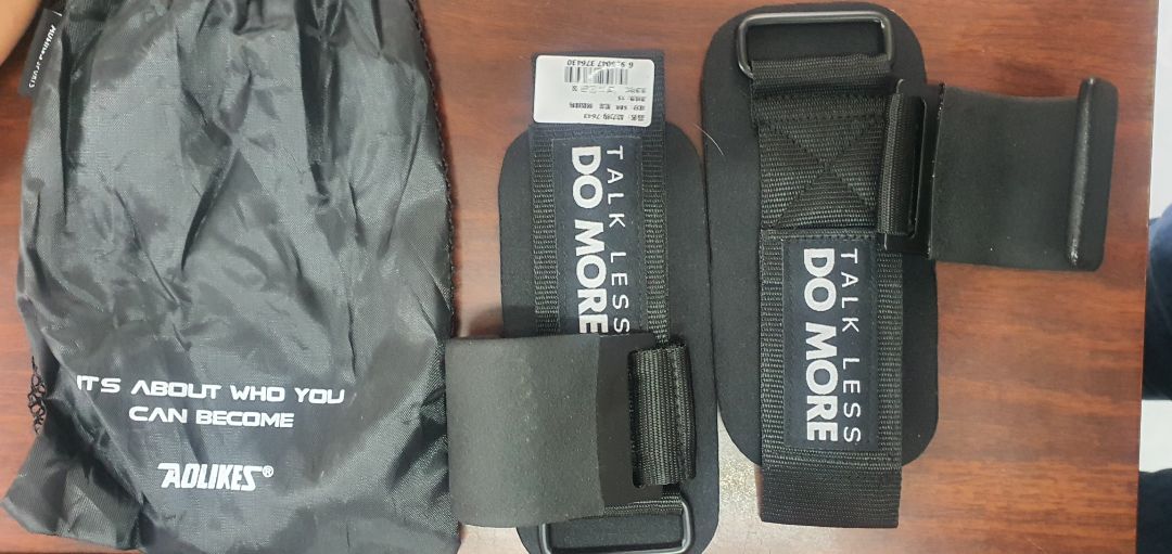 có túi đựng thể thao lịch sự, móc sắt bám xà đỡ trơn tay hơn nhiều nhé cả nhà