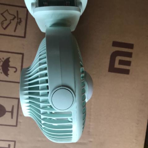 Trời ơi ta nói nó đẹp gì đâu. Mở hộp ra là hết hồn do là nó bự hơn mình nghĩ nhiều và quạt chạy rất êm. Nói chung là 10 điểm nên mua nha mng