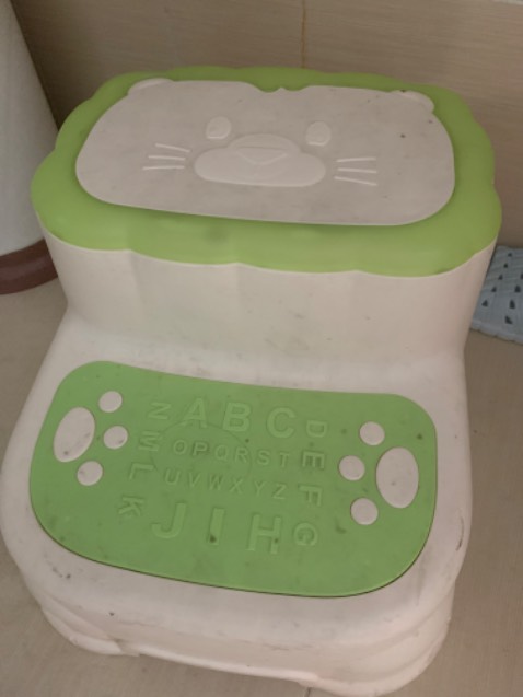 Thiết kế đẹp, màu sắc bắt mắt. Chất lượng tốt, giao hàng đúng hẹn. Đóng gói cẩn thận.