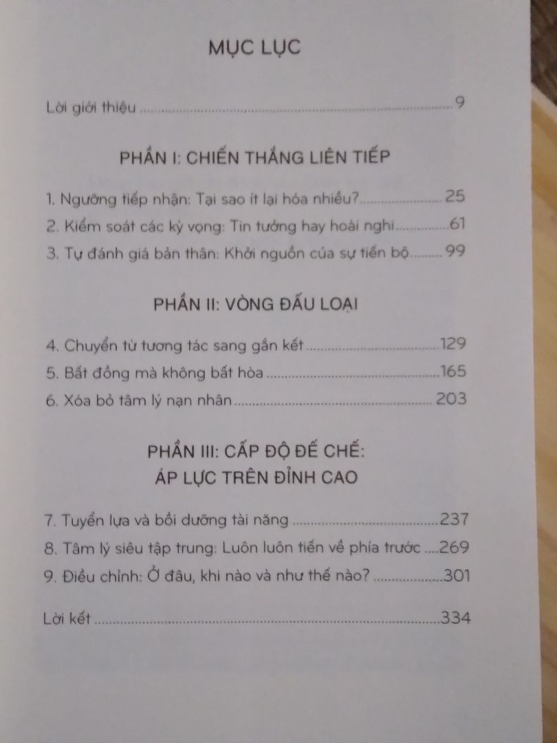 Cuốn sách cung cấp những bài học và ví dụ thiết thực, rõ ràng trong thiết lập đội nhóm.