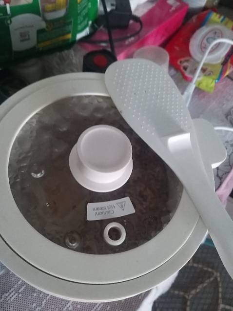 Nồi chỉ dành cho 1-2 người ăn nếu ngày ăn 2 cử vì 1 lần nấu tối đa được 6-8 chén cơm. Có các chế độ nấu cháo, súp, hầm, nấu cơm nhanh(20 phút), thường(30 phút), giữ ấm. Có chức năng hẹn giờ thích hợp cho việc nấu gạo lứt ngâm qua đêm. Có hiển thị thời gian còn lại khi nào xong.