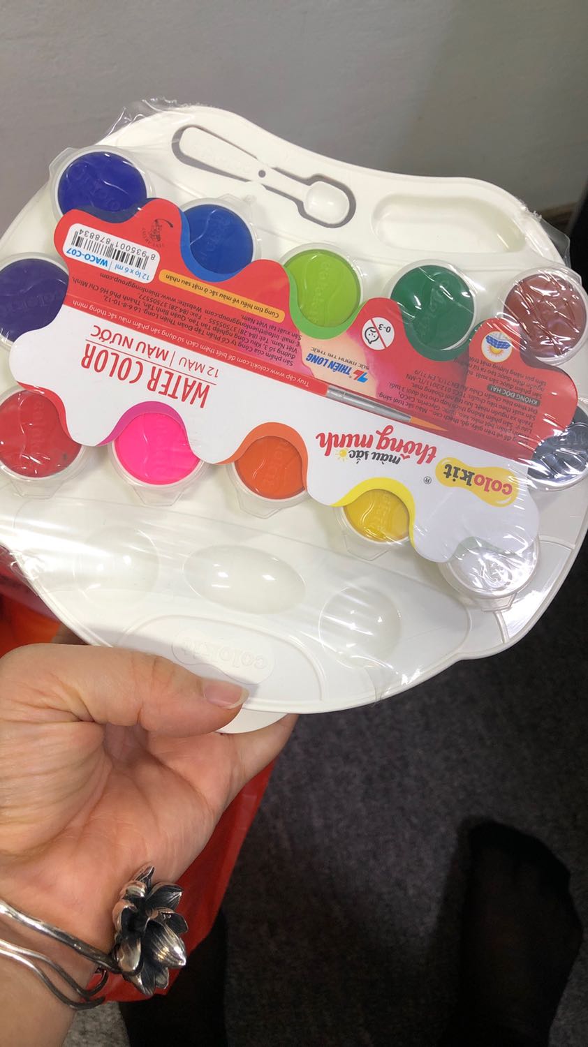 Hàng đẹp chất lượng lắm. Mua từ store nên ytam hơn hàng trôi nổi. Mỗi tội k nghĩ cái bút viết bảng nó bé xíu xiu thế ))))