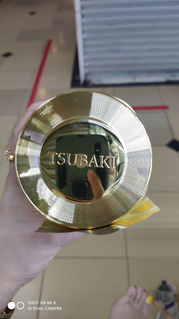 mua hủ ủ tóc..tặng 1 chai dầu gội 500ml..giá chỉ 166k..quá sịn sò..cả 2 sản phẩm NSX đều 6/2021..Tiki giao hàng nhanh như chớp...vừa đặt 9h30 sáng..ship thường thui chứ không chọn hỏa tốc..mà 14h kém 5 đã nhận được hàng❤❤❤ủ tóc mở ra mùi thơm xĩu..thơm sang lắm nè..bao bì rất "sang chảnh" luôn❤❤❤